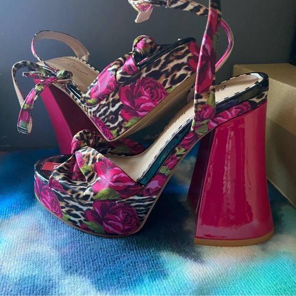 Betsey Johnson Brylie women Heeled Sandal SIZE 5 NWT - Picture 3 of 9